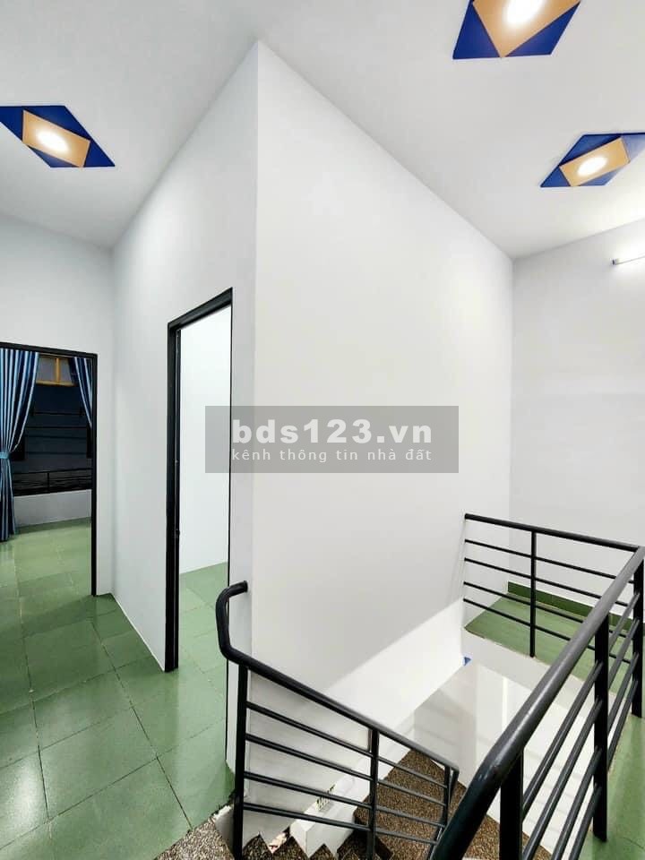 Bán Nhà 1 Sẹc Đường Nguyễn Văn Qúa , Q12, DT 52m2/ Gía 2 Tỷ250tr, SHR.