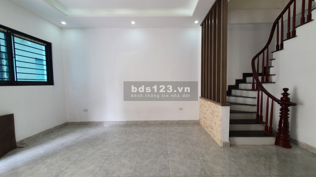 Nhà dân xây Long Biên khu đô thị Việt Hưng diện tích 30m² giá bán 2,95 tỷ đồng