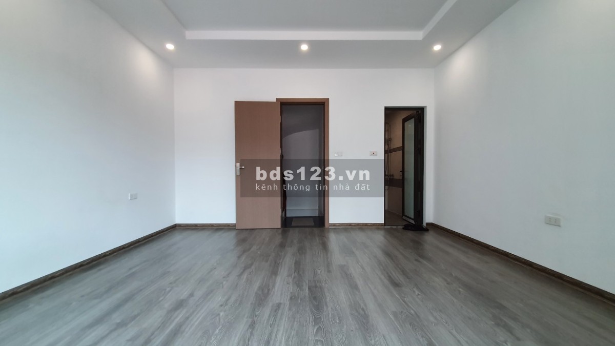 Nhà dân xây Long Biên khu đô thị Việt Hưng diện tích 30m² giá bán 2,95 tỷ đồng