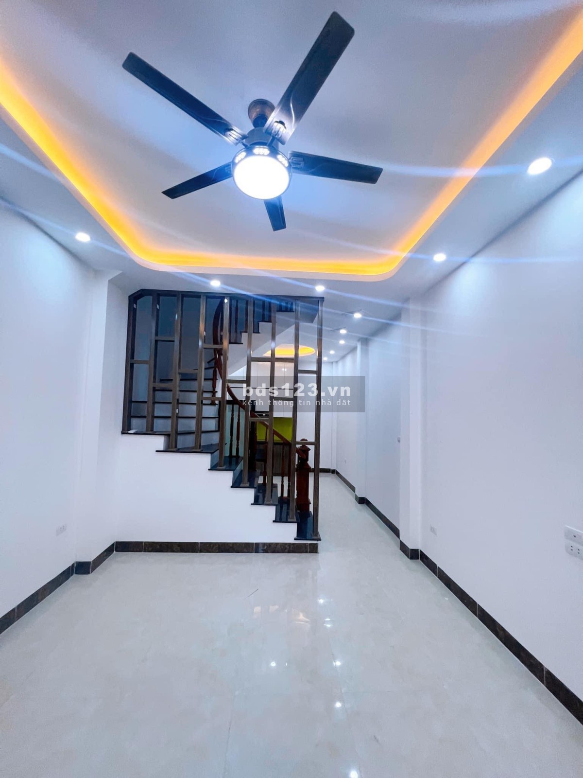 Bán nhà Văn Phú, Lô góc, Ngõ thông tứ phía, DT 37m², giá 4,2 tỷ đồng