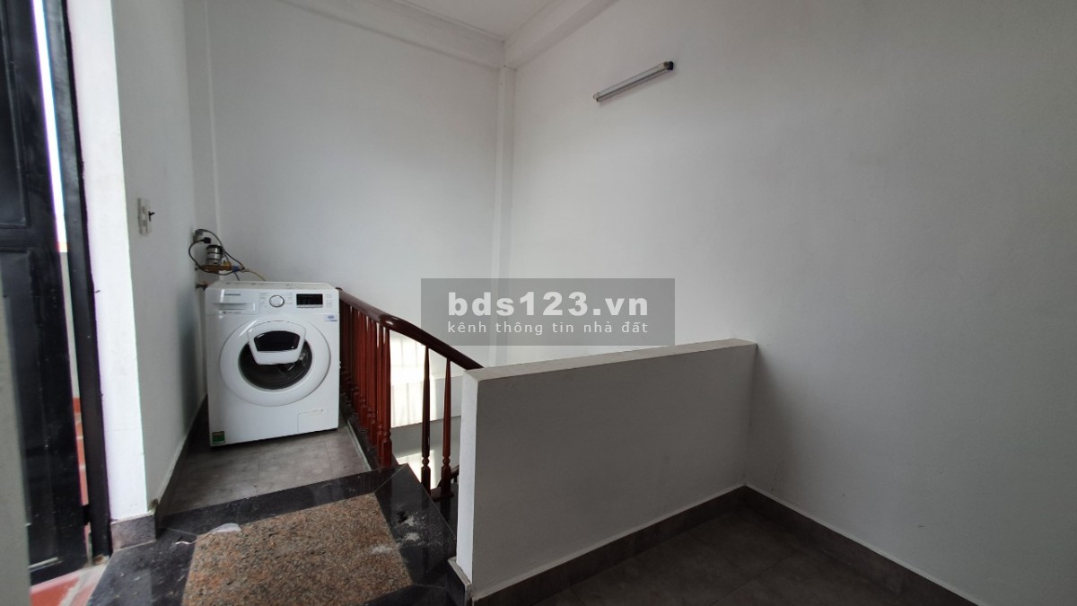 Nhà dân xây Long Biên khu đô thị Việt Hưng diện tích 30m² giá bán 2,95 tỷ đồng