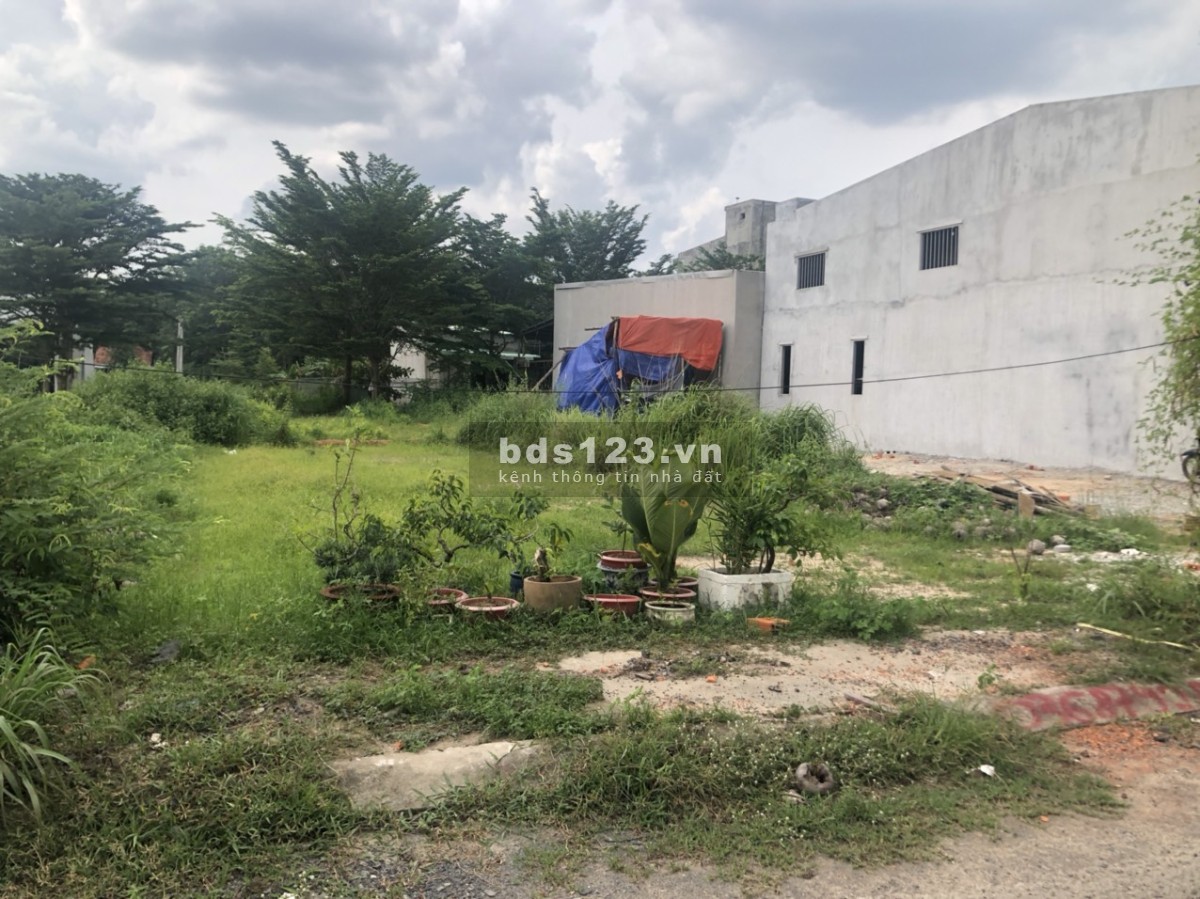 Về quê định cư bán 2 lô đất ở KCN - Bến Cát - Bình Dương, vị trí đẹp, tiện kinh doanh buôn bán