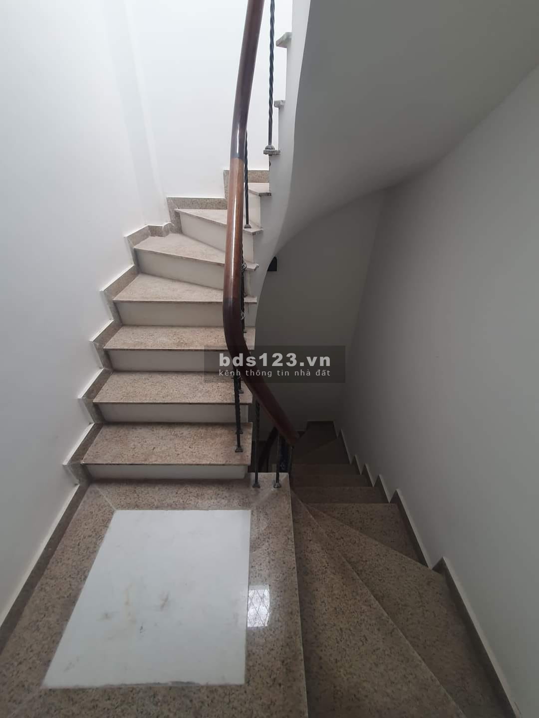 Chính chủ cần bán nhà phố Nguyễn Khang, 39m2, 4 tầng, 5m mặt tiền, nhà mới xây ở luôn, 0961 835 550