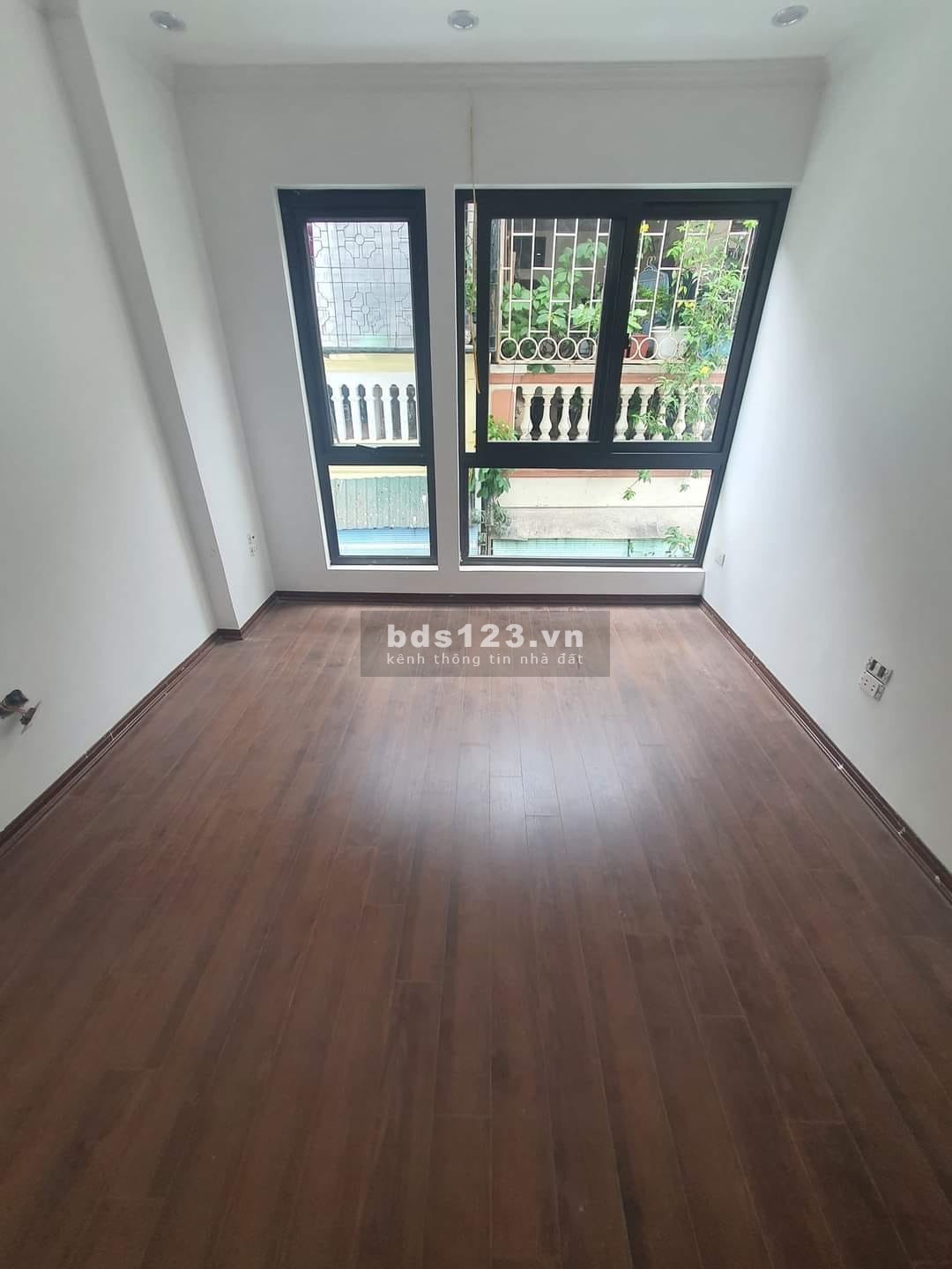 Chính chủ cần bán nhà phố Nguyễn Khang, 39m2, 4 tầng, 5m mặt tiền, nhà mới xây ở luôn, 0961 835 550