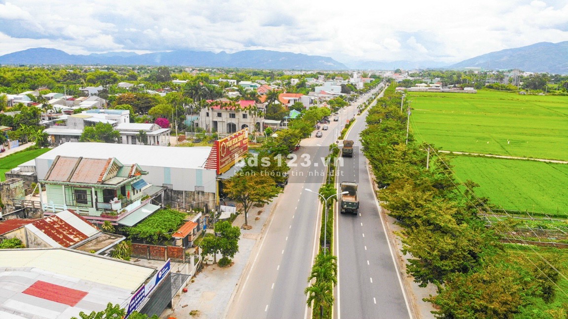 Bán đất trục Hùng Vương 25m, thị trấn Ái Nghĩa, Đại Lộc, giá 600 triệu