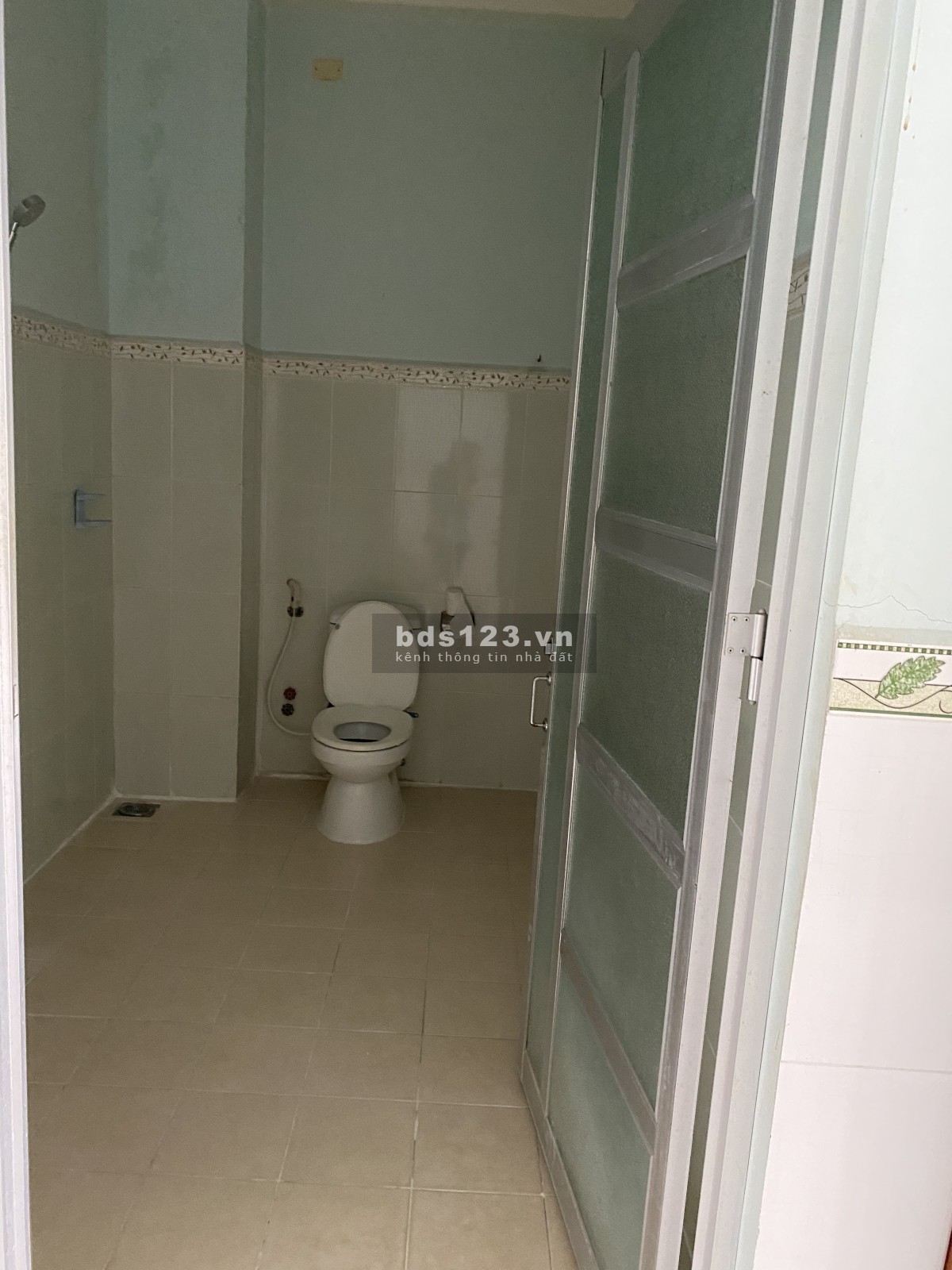 Cho thuê nhà nguyên căn 1 trệt, 2 lầu, sân thượng. 6x20m