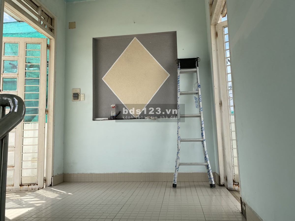 Cho thuê nhà nguyên căn 1 trệt, 2 lầu, sân thượng. 6x20m
