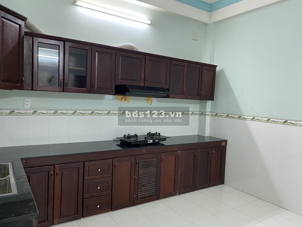 Cho thuê nhà nguyên căn 1 trệt, 2 lầu, sân thượng. 6x20m