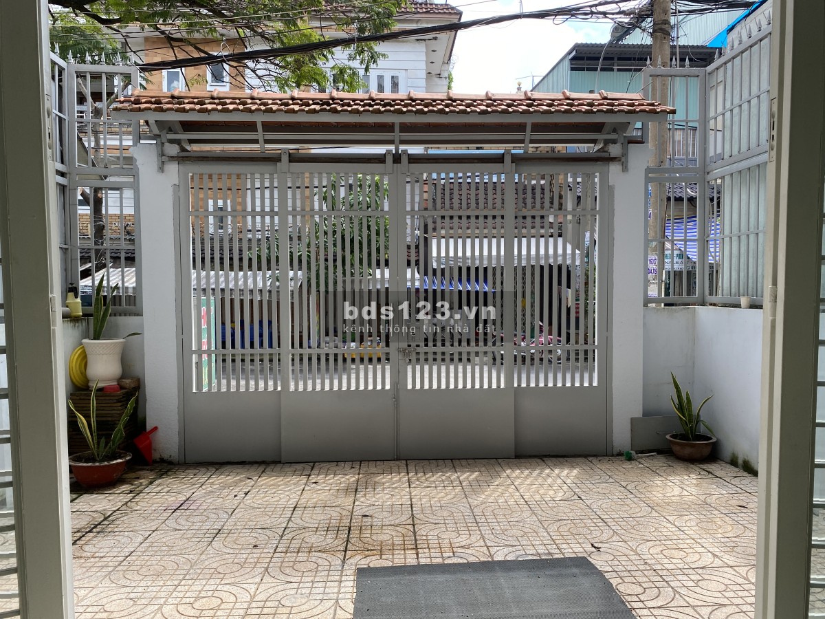 Cho thuê nhà nguyên căn 1 trệt, 2 lầu, sân thượng. 6x20m