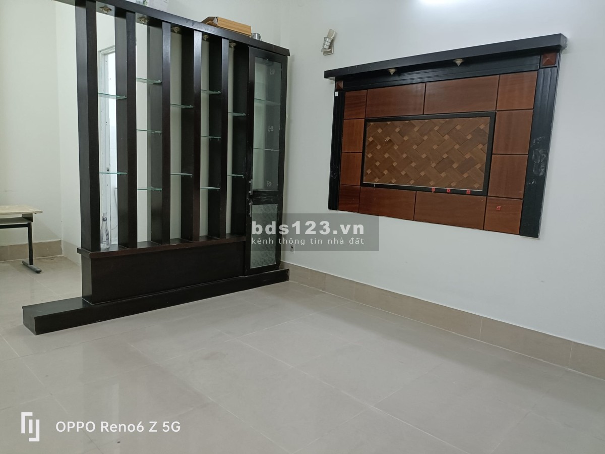 Nhà giá rẻ Cách Nạng Tháng 8, Quận 10, hẻm thông xe hơi, gần chợ trường học, công viên, bệnh viện