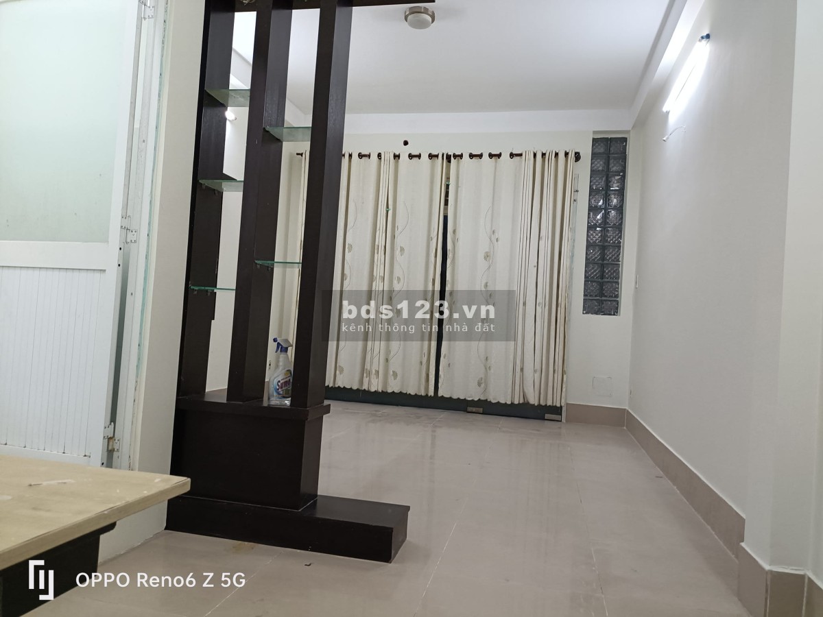 Nhà giá rẻ Cách Nạng Tháng 8, Quận 10, hẻm thông xe hơi, gần chợ trường học, công viên, bệnh viện
