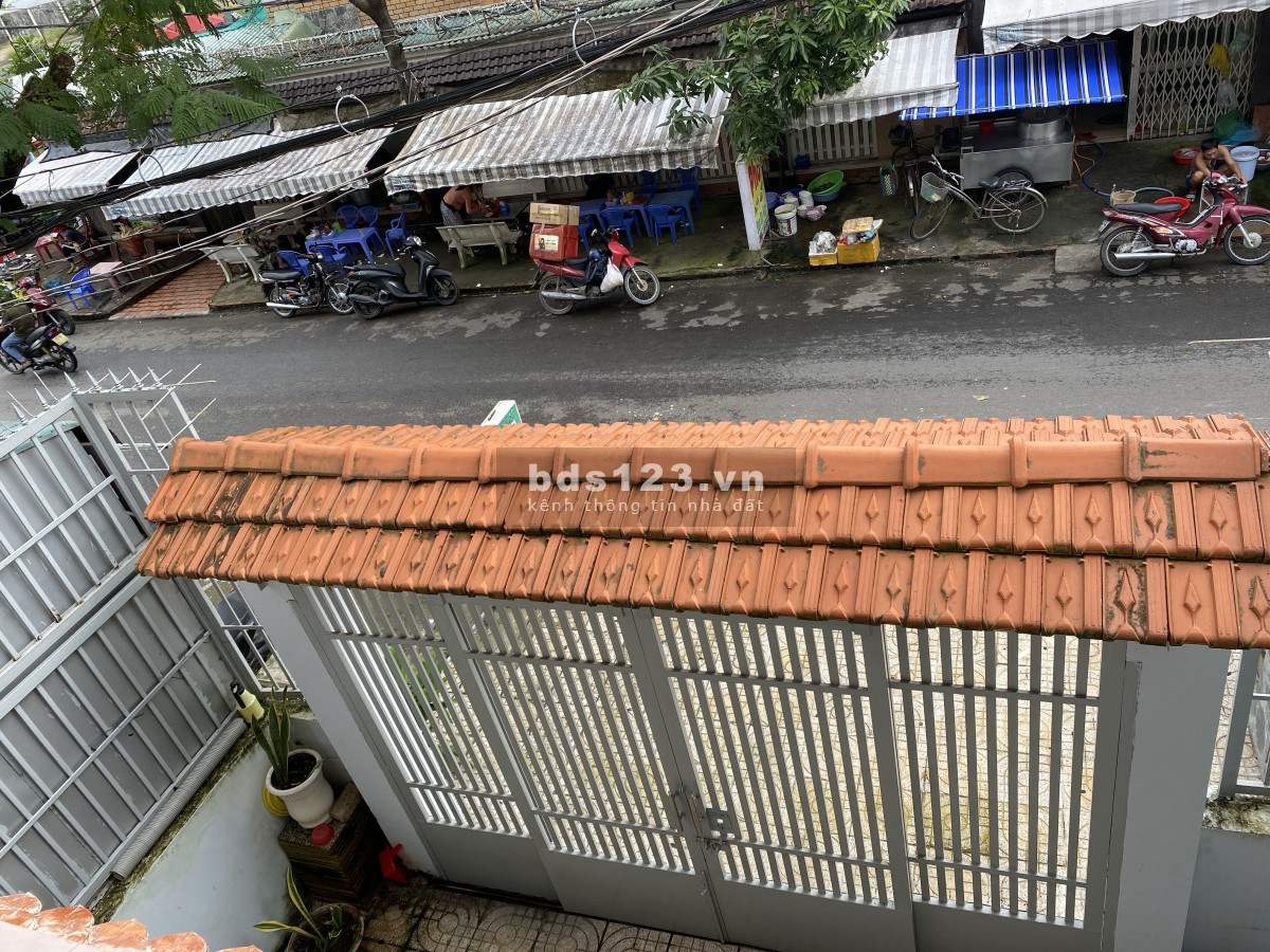Cho thuê nhà nguyên căn 1 trệt, 2 lầu, sân thượng. 6x20m