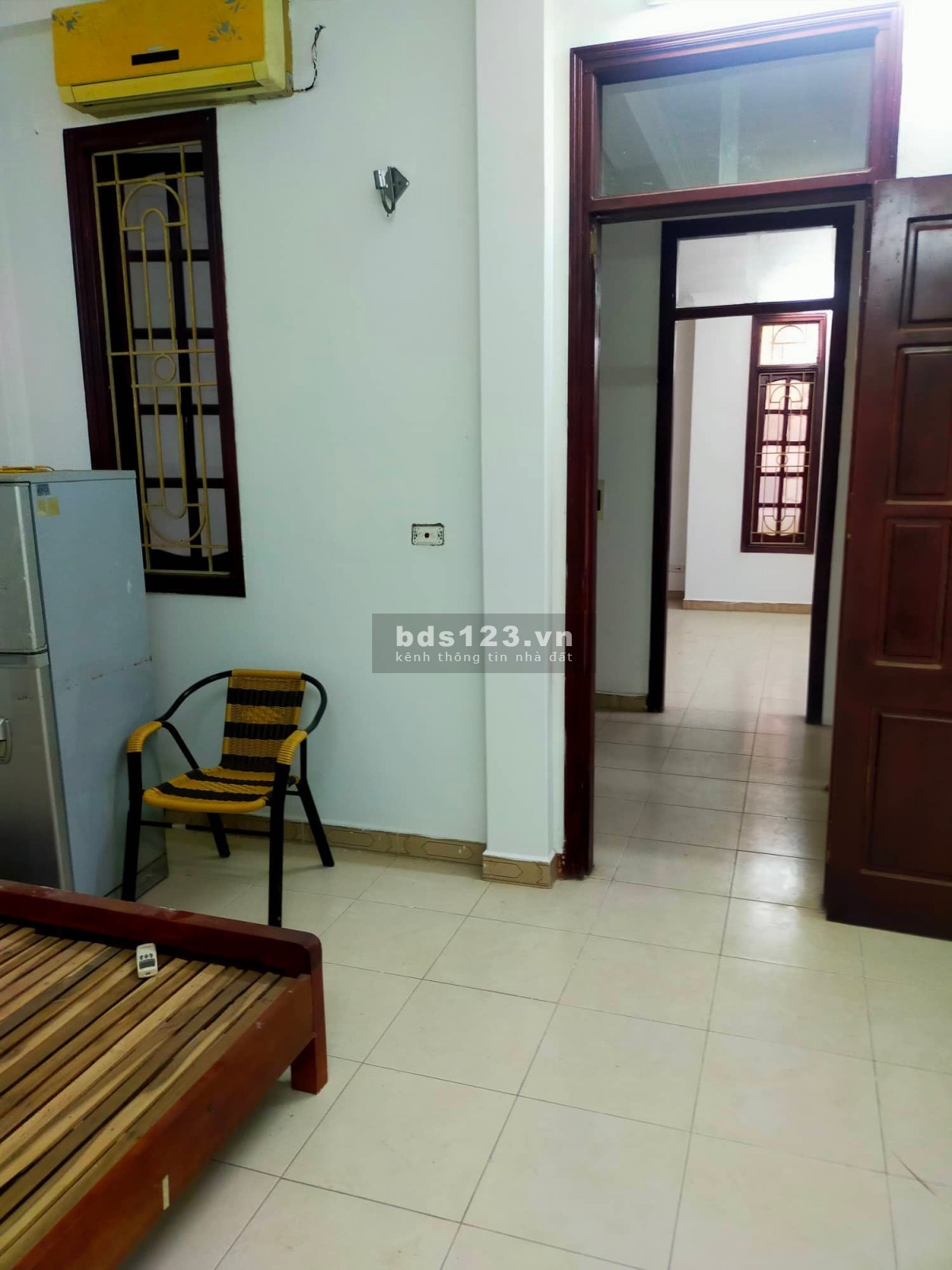 Tôi chính chủ bán nhà ngõ 210 Nghi Tam ngõ thông rộng DT 63m² x 4 tầng, MT 7m, miễn trung gian