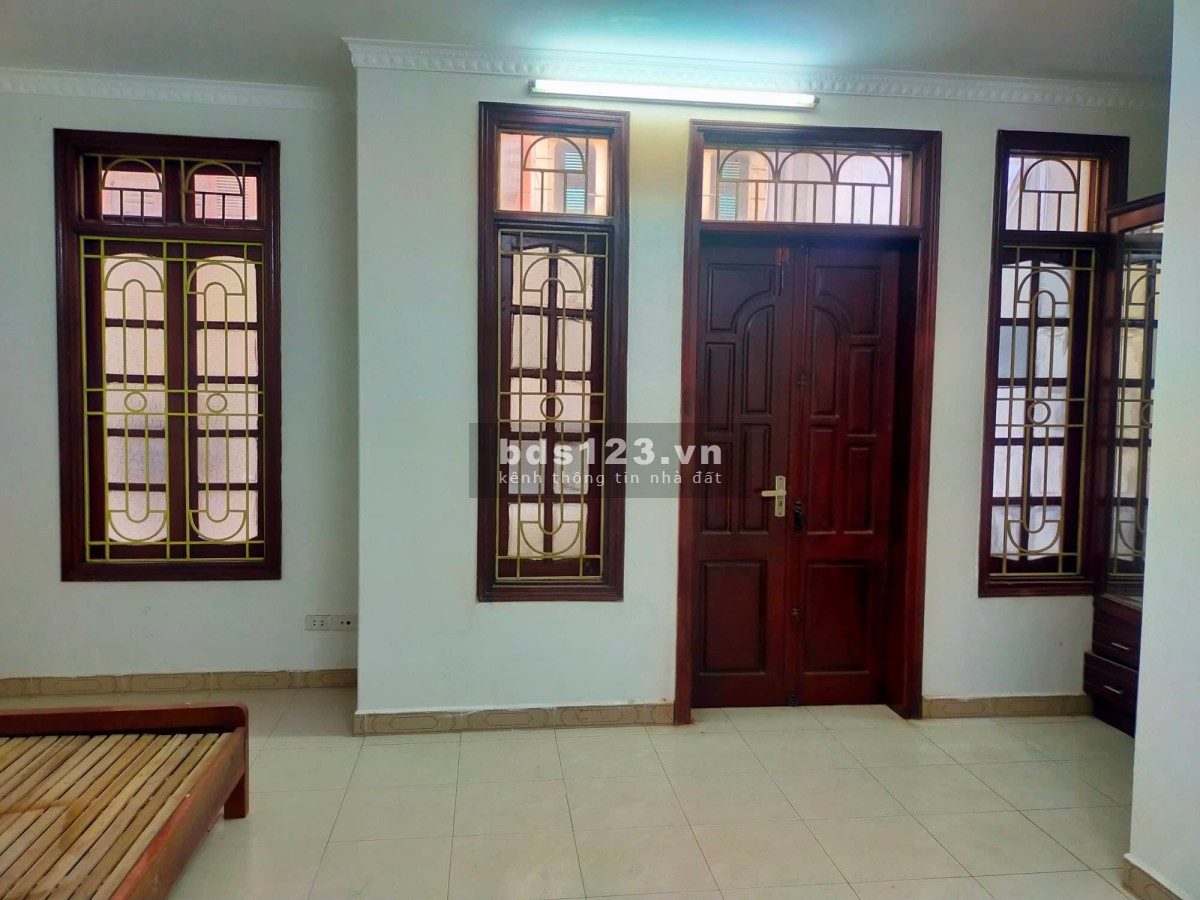 Tôi chính chủ bán nhà ngõ 210 Nghi Tam ngõ thông rộng DT 63m² x 4 tầng, MT 7m, miễn trung gian