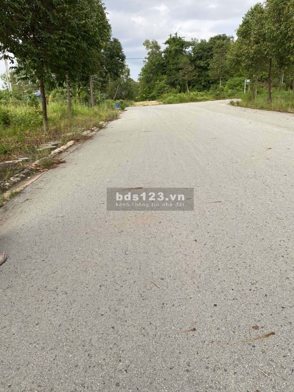 Bán đất Bình Dương. Về quê ở nên cần bán gấp lô đất 100m2 (5x20) vị trí đẹp đối diện khu đô thị MP4