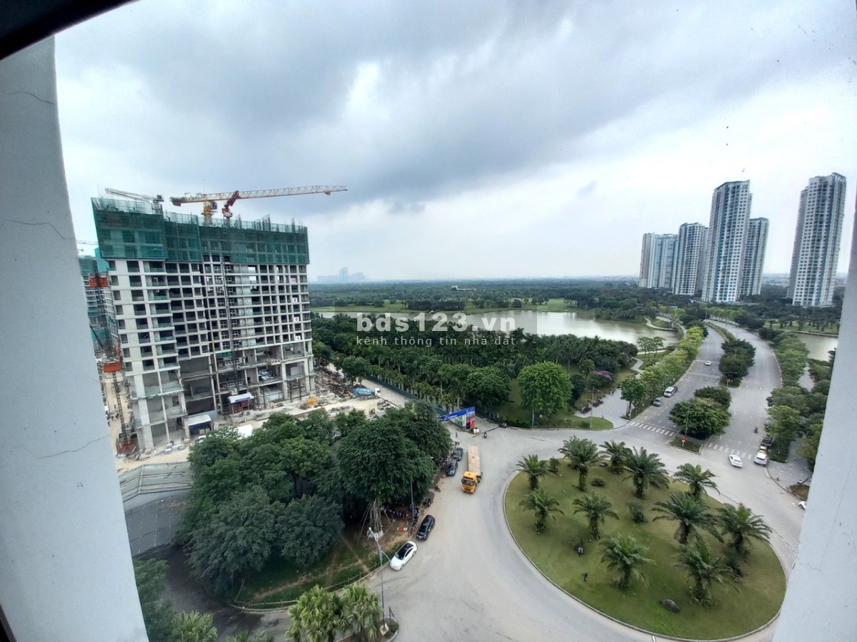 Chủ nhà gửi bán căn hộ 65m tòa A, Ecopark, giá 2ty180 bao phí. Lh 0964109408