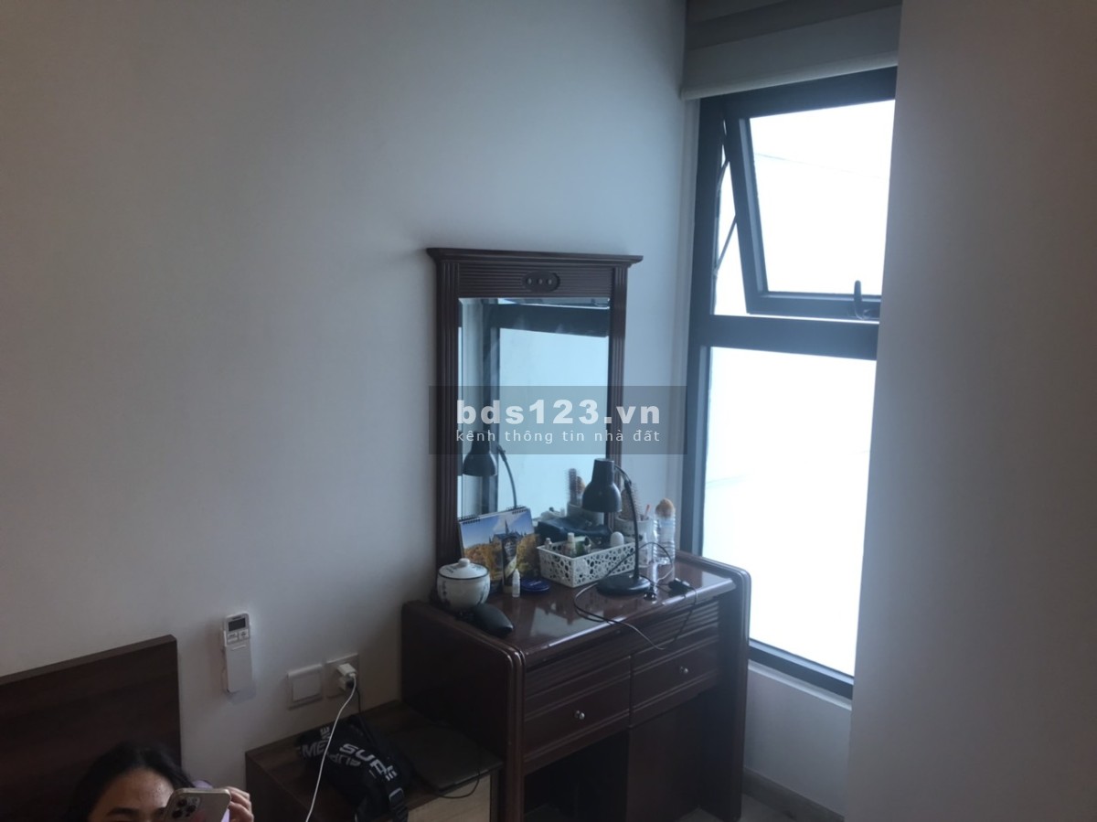 Cần bán căn hộ căn 58m, 2NG 1VS, Tại Ecopark, giá 2ty350 BP đủ đồ. LH 0964 109 408