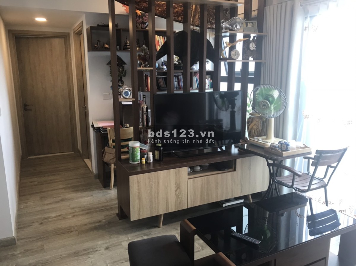Cần bán căn hộ căn 58m, 2NG 1VS, Tại Ecopark, giá 2ty350 BP đủ đồ. LH 0964 109 408
