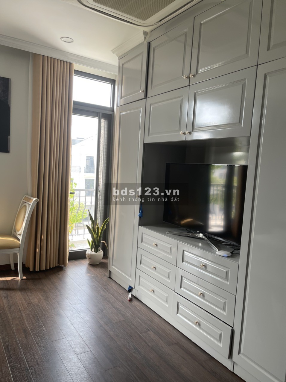 Bán căn liền kề xẻ khe hoàn thiện đang cho thuê 35tr/tháng Vinhomes ocean Park Gia Lâm