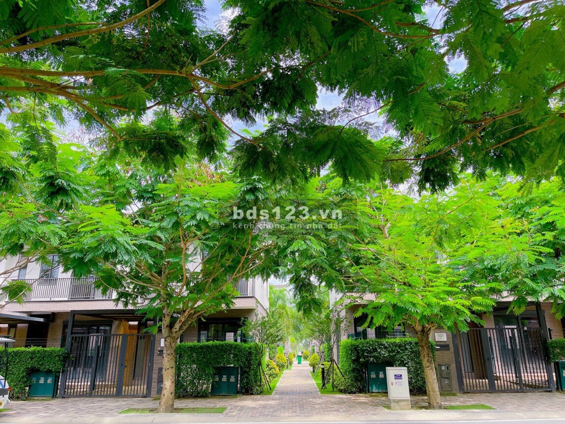 Bán nhà phố hướng Tây Bắc, giá rẻ giá bán 3,67 tỷ khu dân cư đông đúc