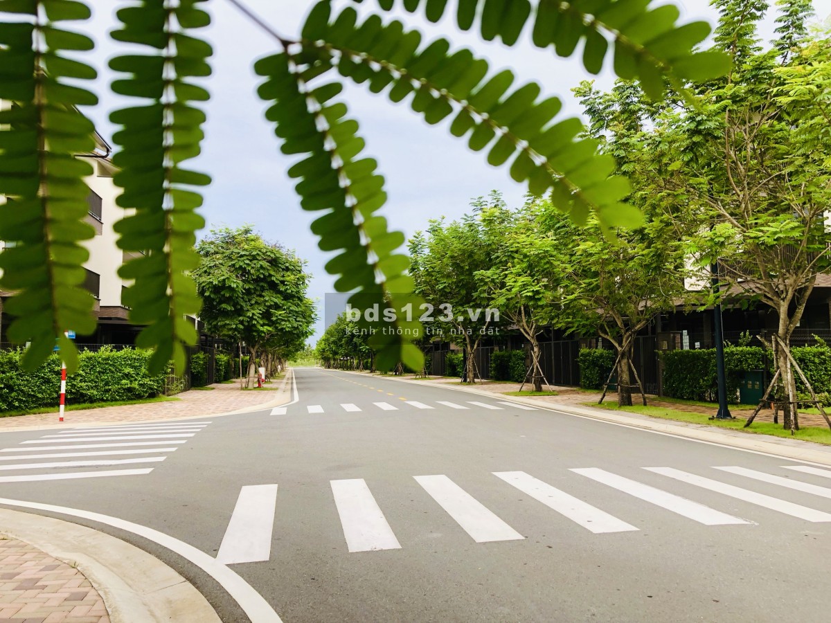 Bán nhà phố hướng Tây Bắc, giá rẻ giá bán 3,67 tỷ khu dân cư đông đúc