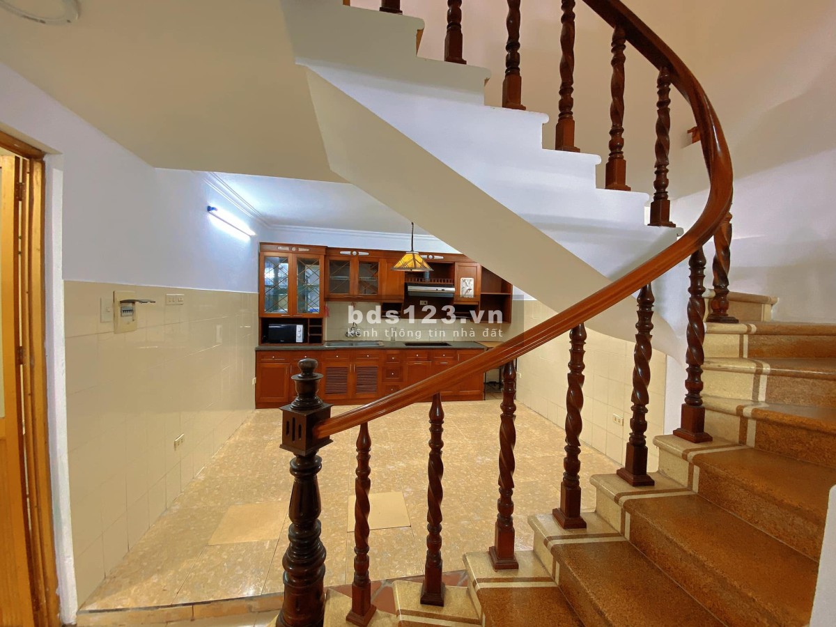 Bán nhà chính chủ ngõ 155 Cầu Giấy DT 60m² x 4 tầng, MT 9m, giá chỉ 6,9 tỷ