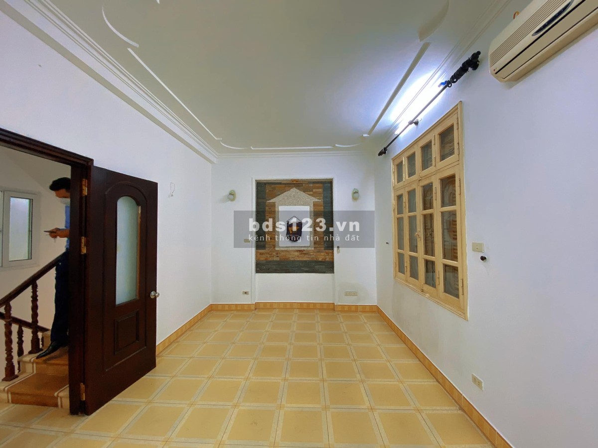 Bán nhà chính chủ ngõ 155 Cầu Giấy DT 60m² x 4 tầng, MT 9m, giá chỉ 6,9 tỷ