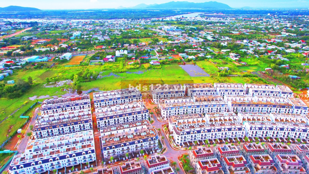 Chủ em ngộp hàng cần ra gấp căn BTSL giá không chênh và 1 số căn lk chênh nhẹ nhàng. LH: 0946576567