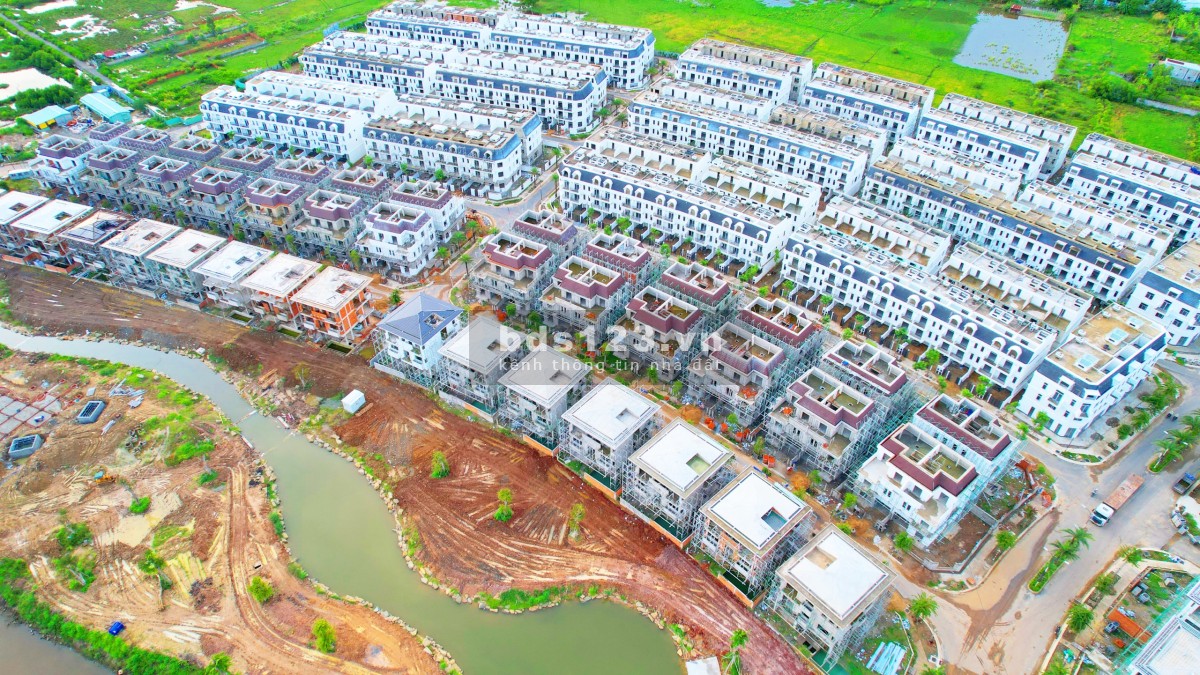 Chủ em ngộp hàng cần ra gấp căn BTSL giá không chênh và 1 số căn lk chênh nhẹ nhàng. LH: 0946576567