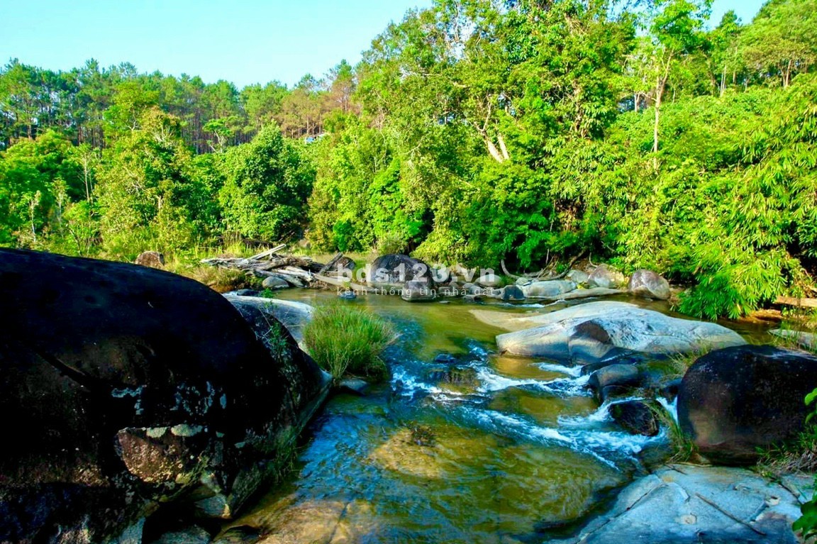 Bán lô đất view suối trực diện rộng 8m pháp lý rõ ràng