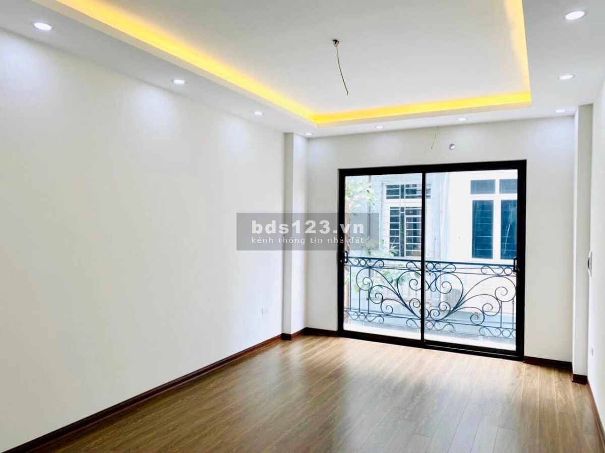 Bán nhà Nguyễn Văn Cừ, Long Biên gara ô tô ngõ thông full nội thất