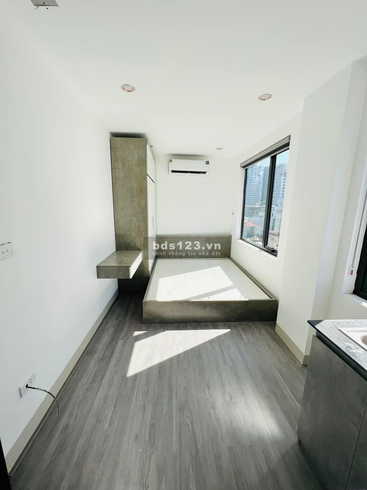Dòng tiền. MP Quan Nhân, 9 tầng thang máy mới tinh, 94m2, MT 5,6m, dtsd 1,7 tỷ