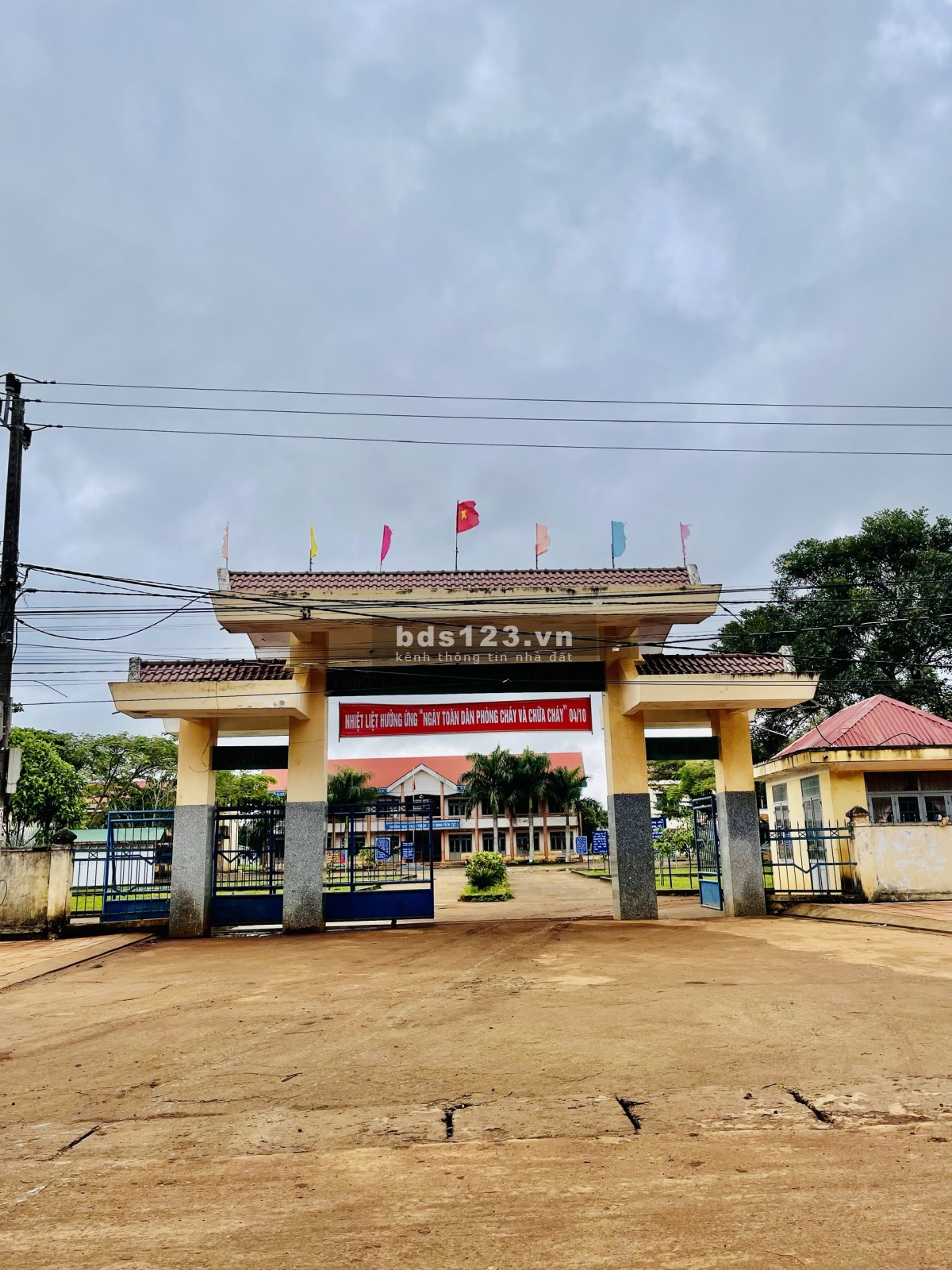 Cần bán 2 lô liền kề ngay chợ Phú Lộc Krong Năng - tiện kinh doanh