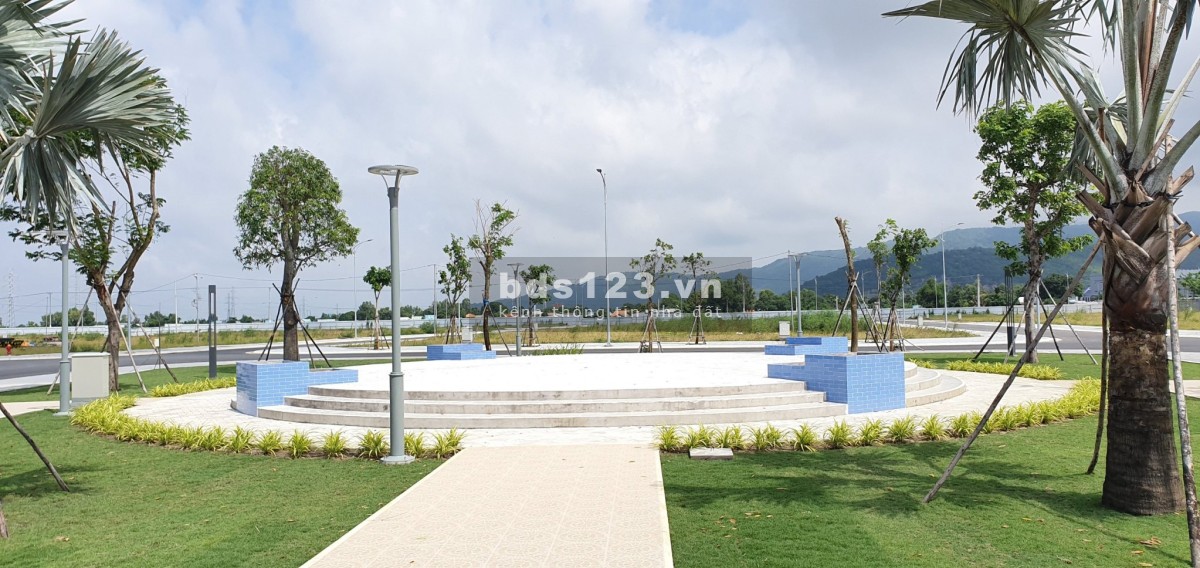 Cần bán lô biệt thự Bà Rịa CityGate, giá 4.7 tỷ , dt 326m2. Lh em Yến 0906925656