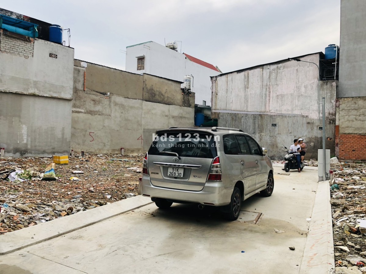 Bán đất cạnh Emart đường Phan Huy Ích, phường 12, quận Gò Vấp, hẻm xe hơi
