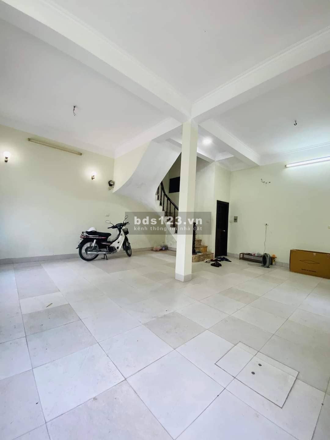 Bán nhà mặt phố lô góc cầu giấy kinh doanh ô tô tránh, dt 48m2, 4 tầng mặt tiền khủng