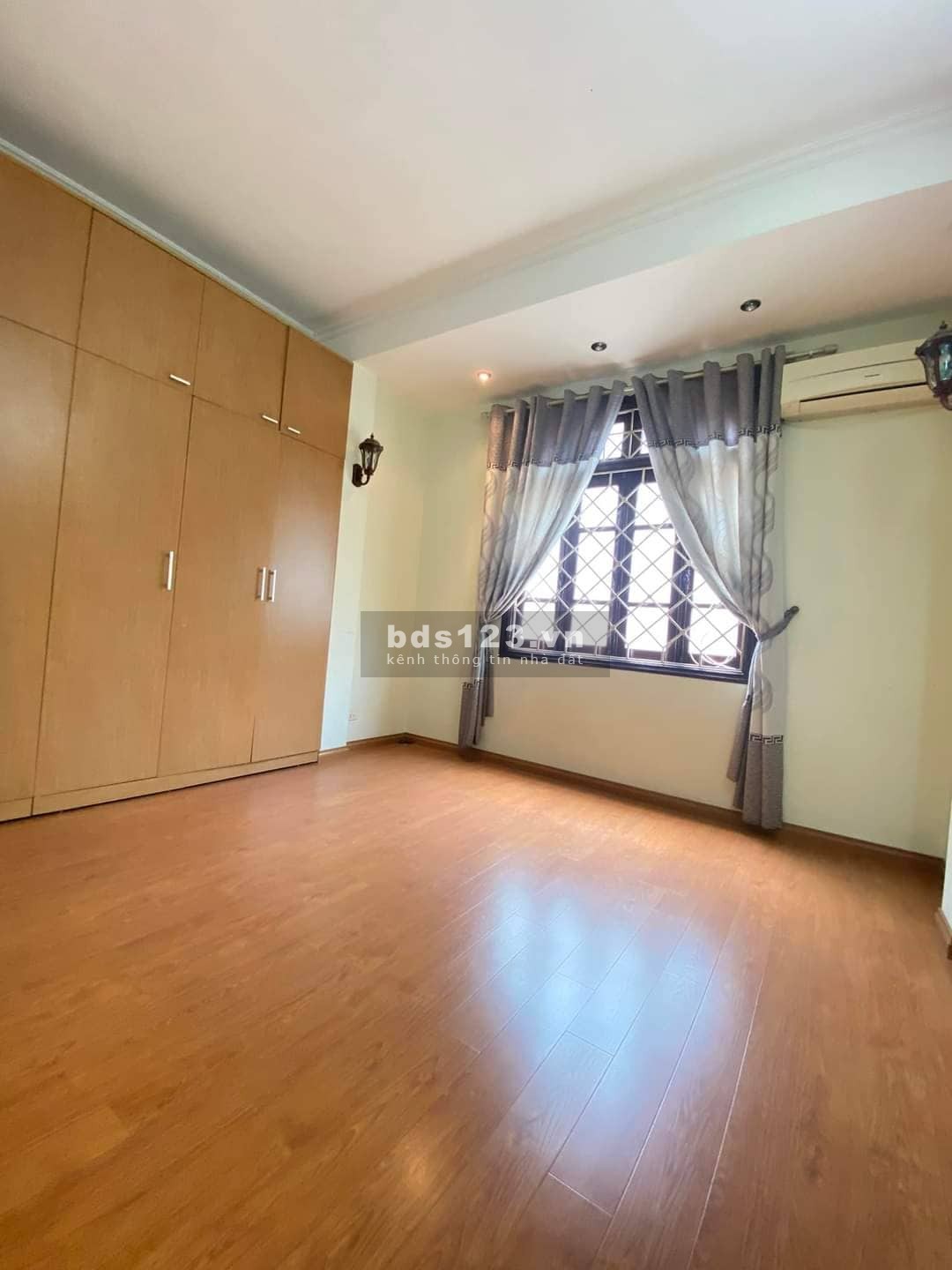 Bán nhà mặt phố lô góc cầu giấy kinh doanh ô tô tránh, dt 48m2, 4 tầng mặt tiền khủng