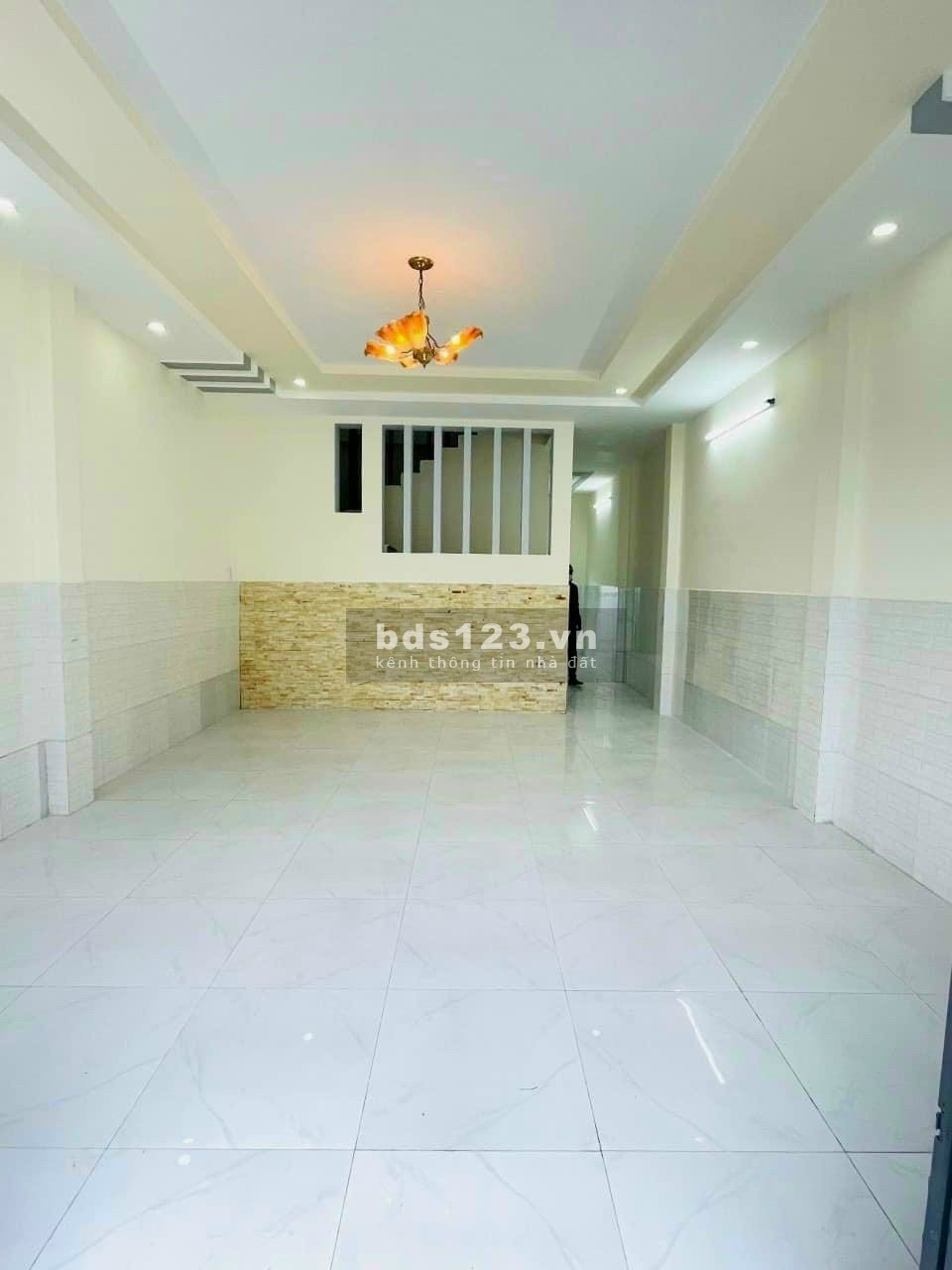 Bán nhà ngã ba Tân Kim Quốc lộ 50 sổ hồng riêng, giá đầu tư sinh lời