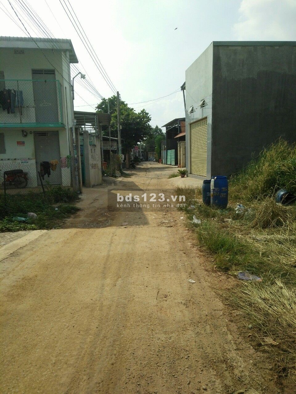 Tôi chính chủ cần bán lô đất ngay chợ, thổ cư 100% đã có sổ hồng