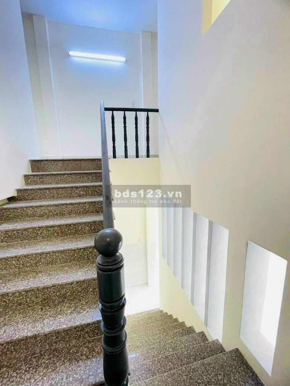 Bán nhà ngã ba Tân Kim Quốc lộ 50 sổ hồng riêng, giá đầu tư sinh lời
