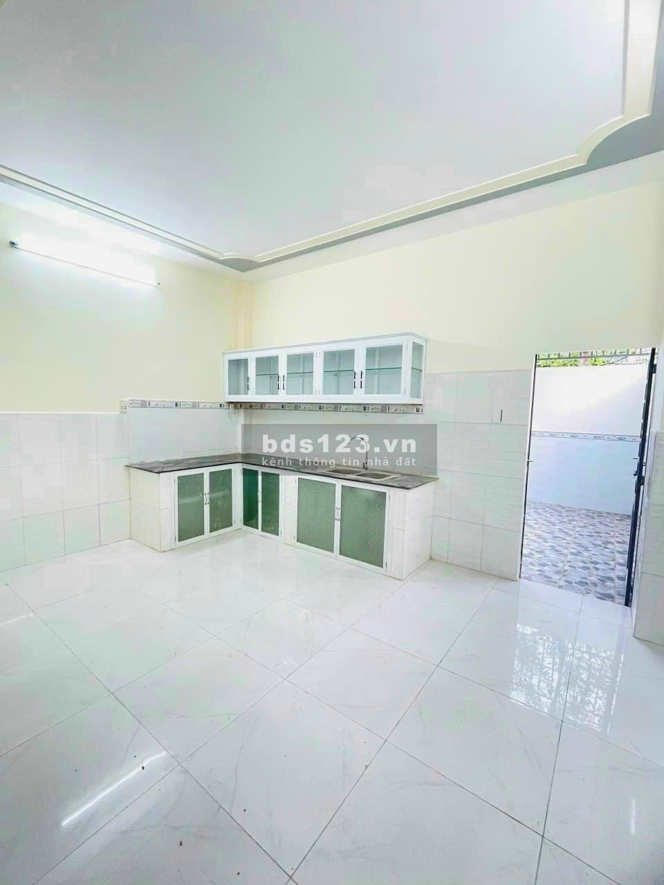 Bán nhà ngã ba Tân Kim Quốc lộ 50 sổ hồng riêng, giá đầu tư sinh lời