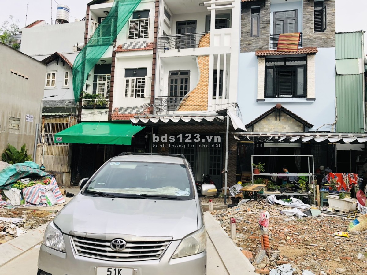 Bán đất cạnh Emart đường Phan Huy Ích, phường 12, quận Gò Vấp, hẻm xe hơi