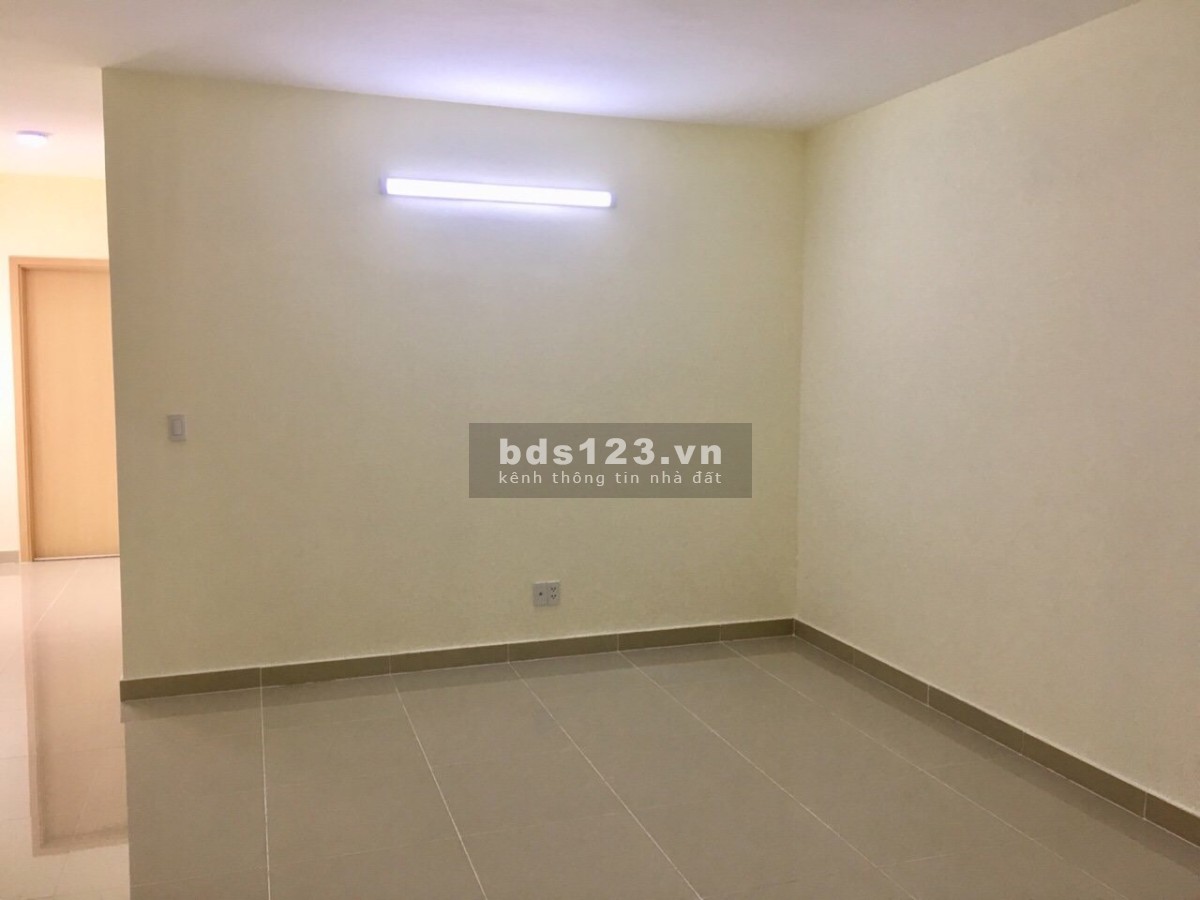Cần bán gấp chung cư 2pn Oriental Plaza diện tích 80m2