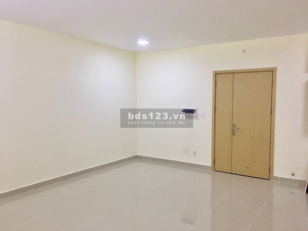 Cần bán gấp chung cư 2pn Oriental Plaza diện tích 80m2