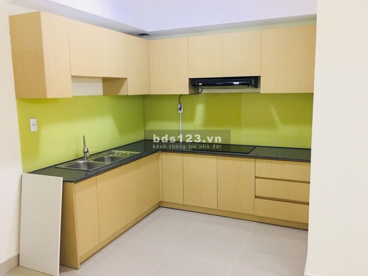 Cần bán gấp chung cư 2pn Oriental Plaza diện tích 80m2