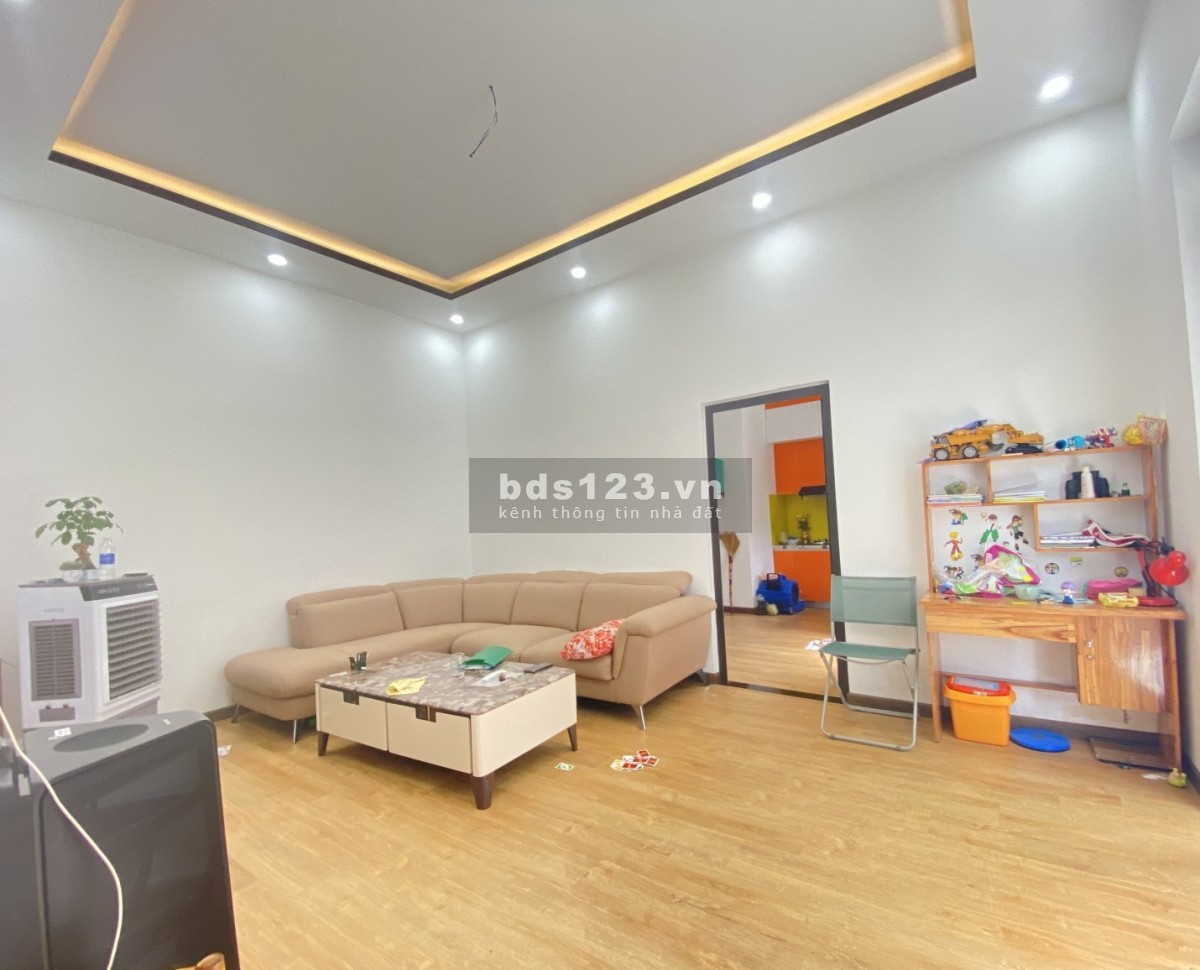 Bán gấp lô góc căn nhà phố Cẩm Lệ mặt tiền 12m, Lh 0947984998, sổ sẵn