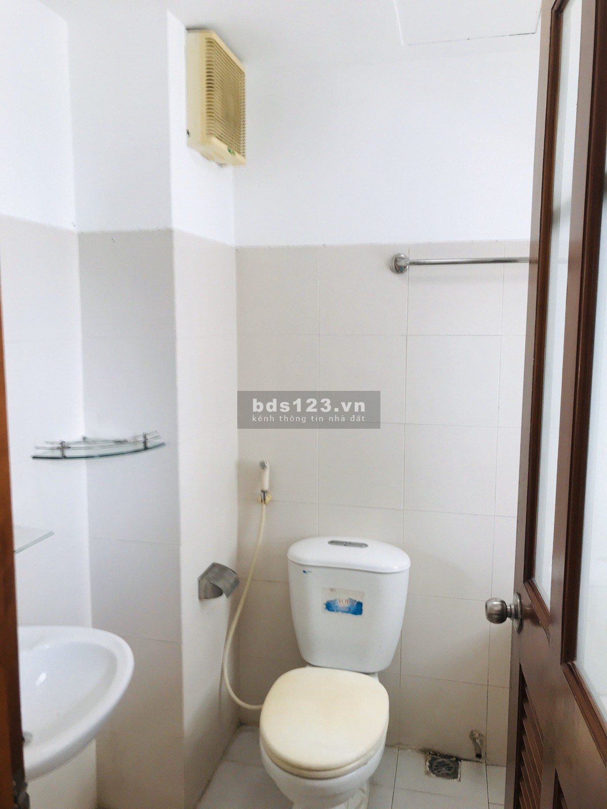 Nhà tôi đã có sổ hồng. Cần bán lại giá 1.7 tỷ có 2 phòng ngủ 2wc