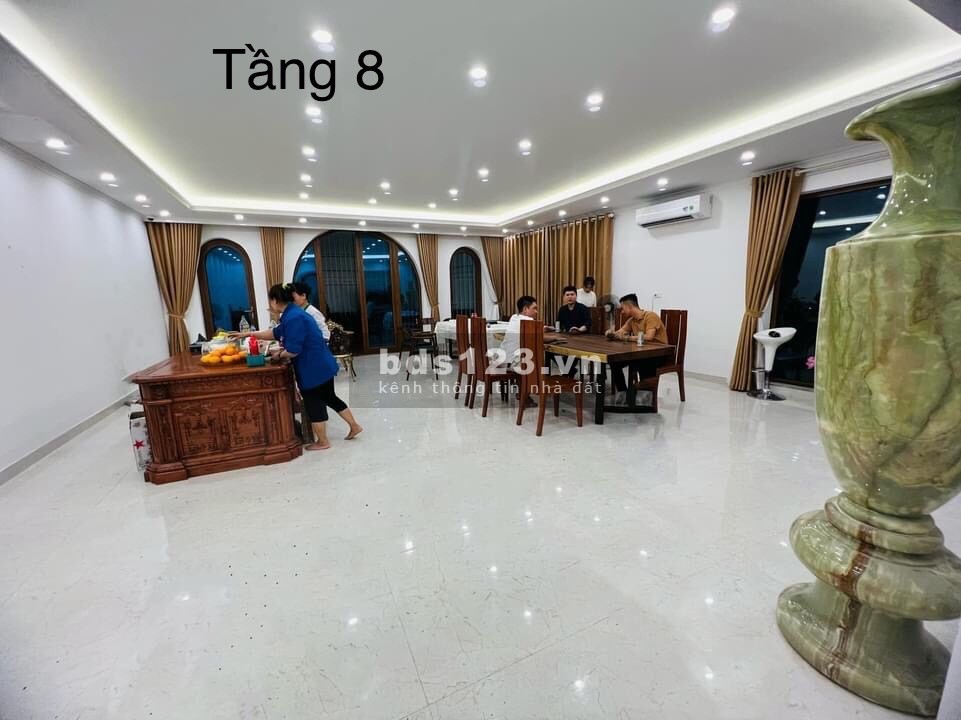 Cho thuê nhà văn phòng lô đất vàng mặt đường Nguyễn Xiển, sàn 130m2
