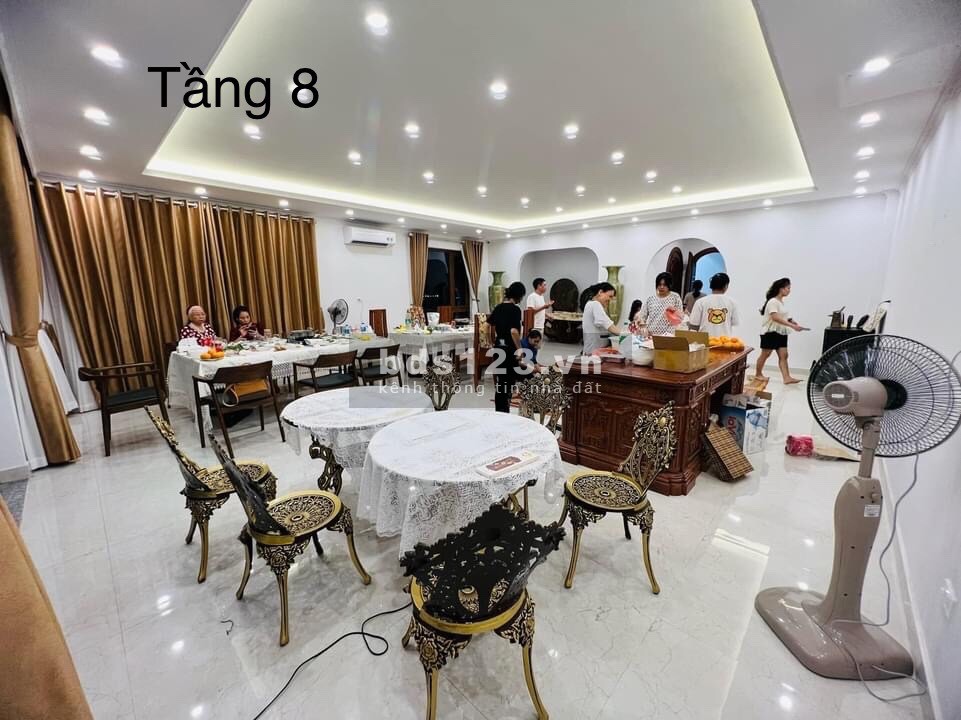Cho thuê nhà văn phòng lô đất vàng mặt đường Nguyễn Xiển, sàn 130m2