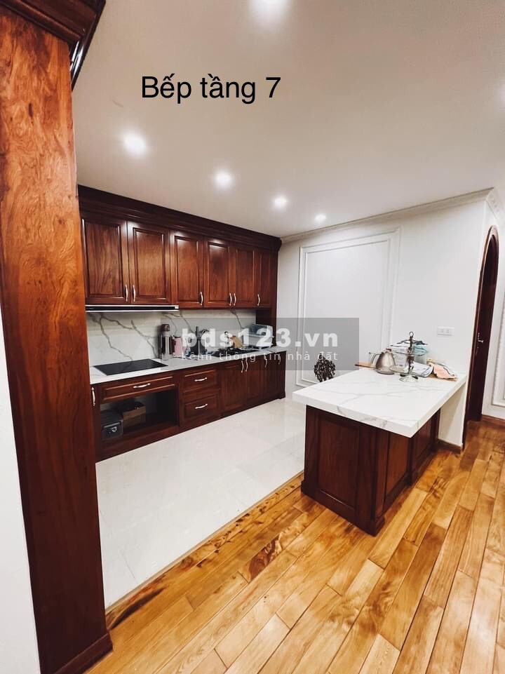 Cho thuê nhà văn phòng lô đất vàng mặt đường Nguyễn Xiển, sàn 130m2
